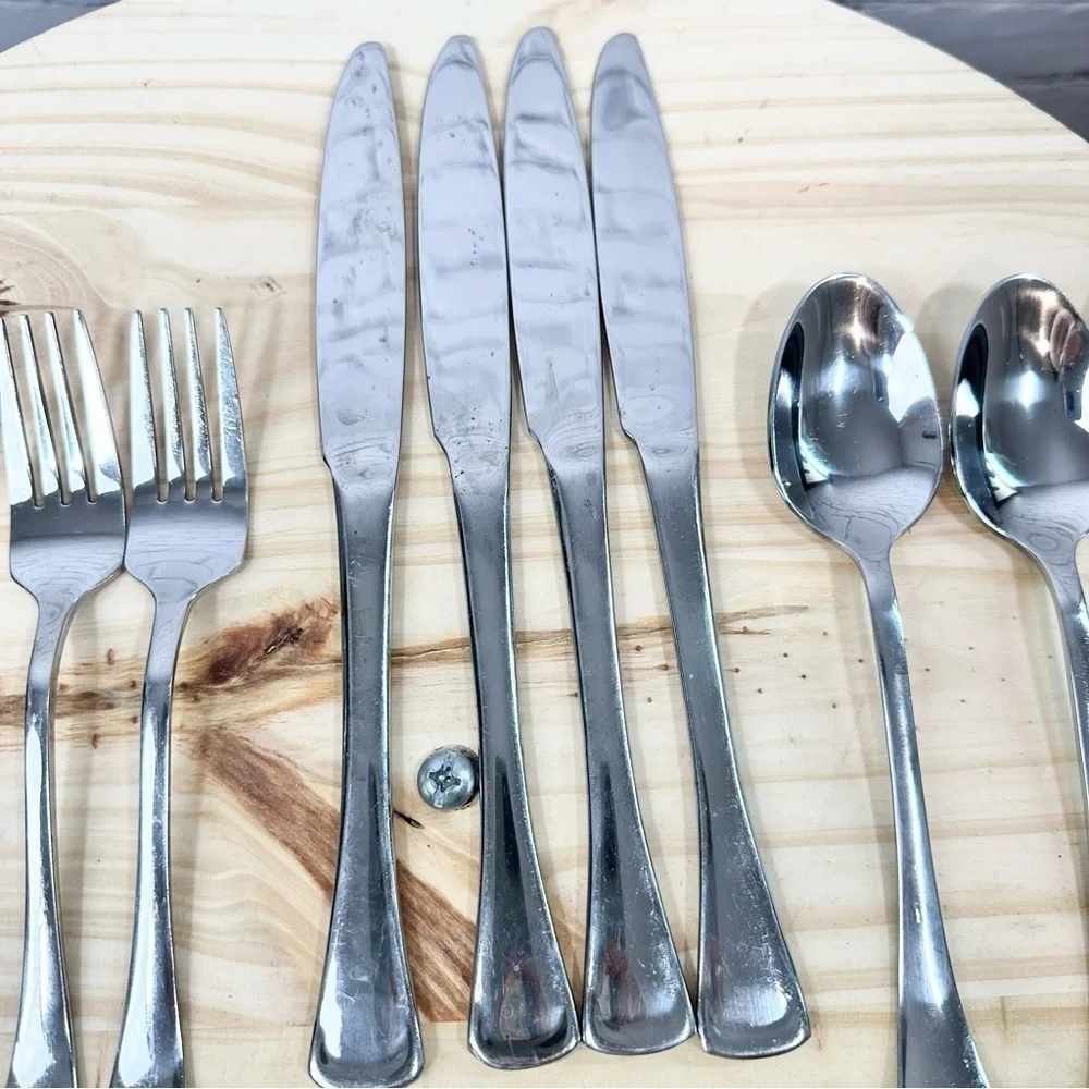 Oneida 16 Piece Stainless Steel Flatware Silverware Emma Set - Picture 3 of 16